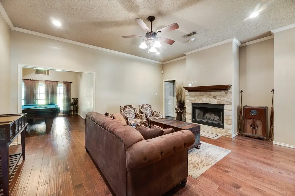 2921 Oak Ridge Drive Hurst TX 76054