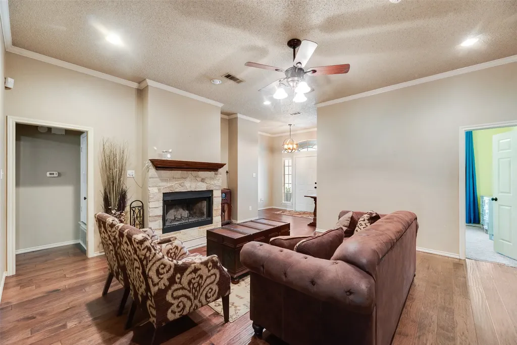 2921 Oak Ridge Drive Hurst TX 76054