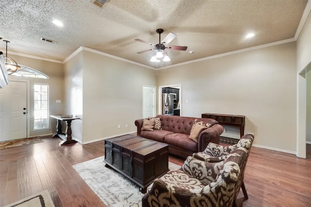 2921 Oak Ridge Drive Hurst TX 76054