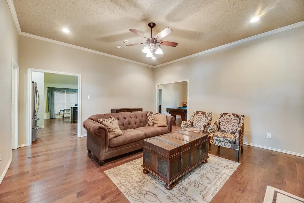 2921 Oak Ridge Drive Hurst TX 76054
