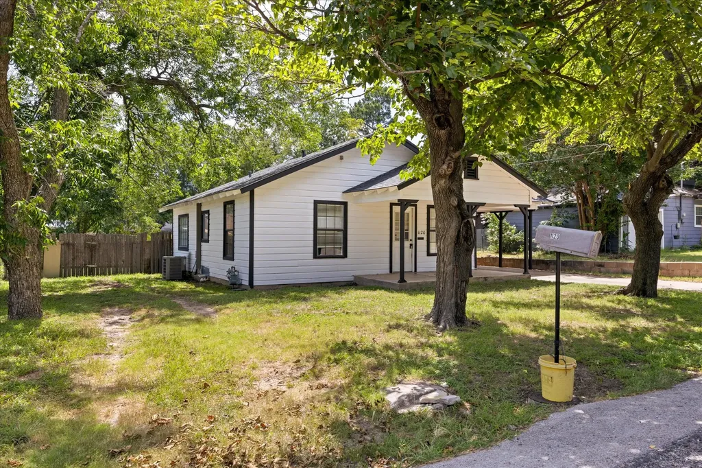 1120 N Chamberlain Street Stephenville TX 76401