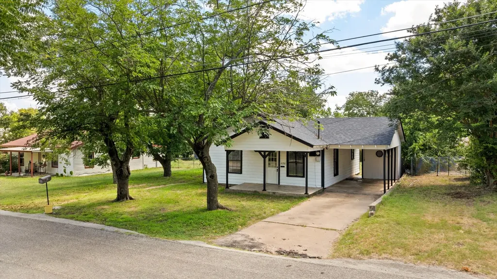 1120 N Chamberlain Street Stephenville TX 76401