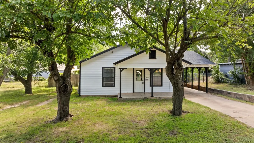 1120 N Chamberlain Street Stephenville TX 76401