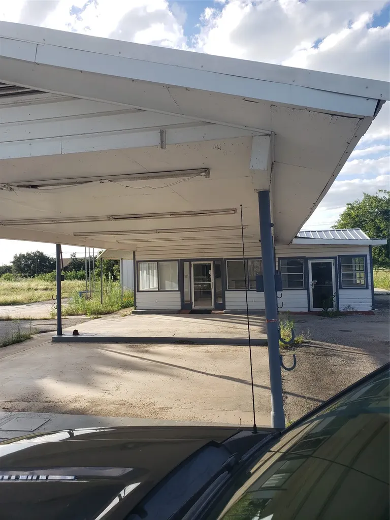1198 E Hall Street Bangs TX 76823