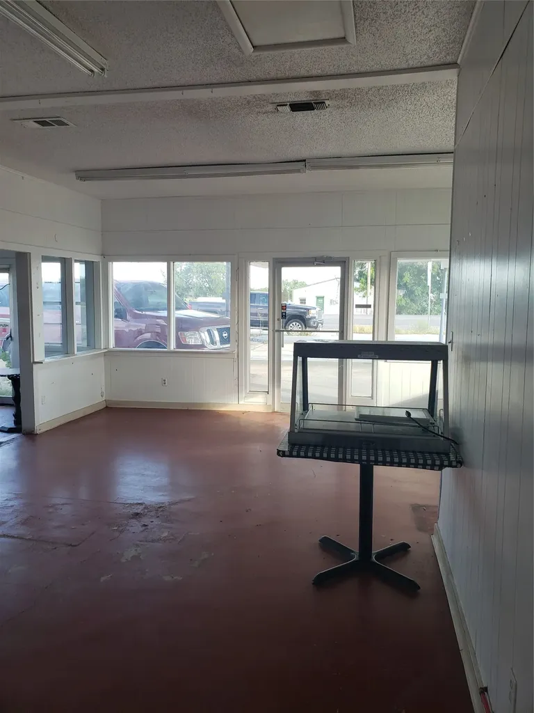 1198 E Hall Street Bangs TX 76823