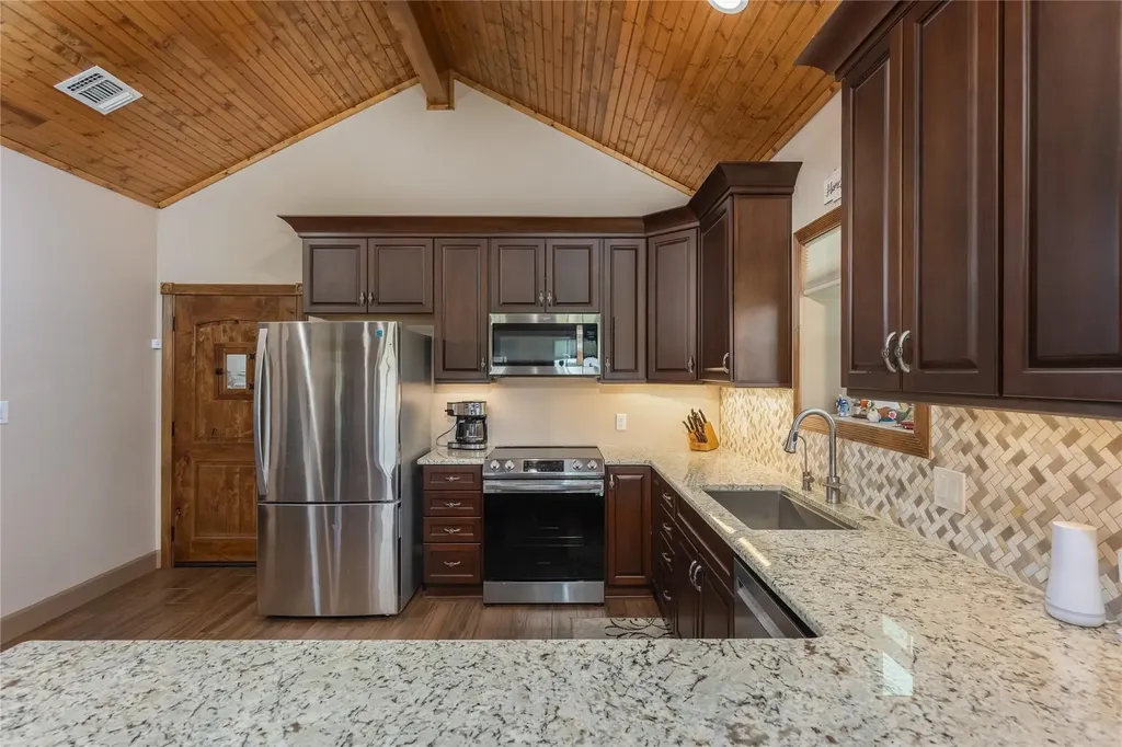 210 Spring Branch Trail N Springtown TX 76082