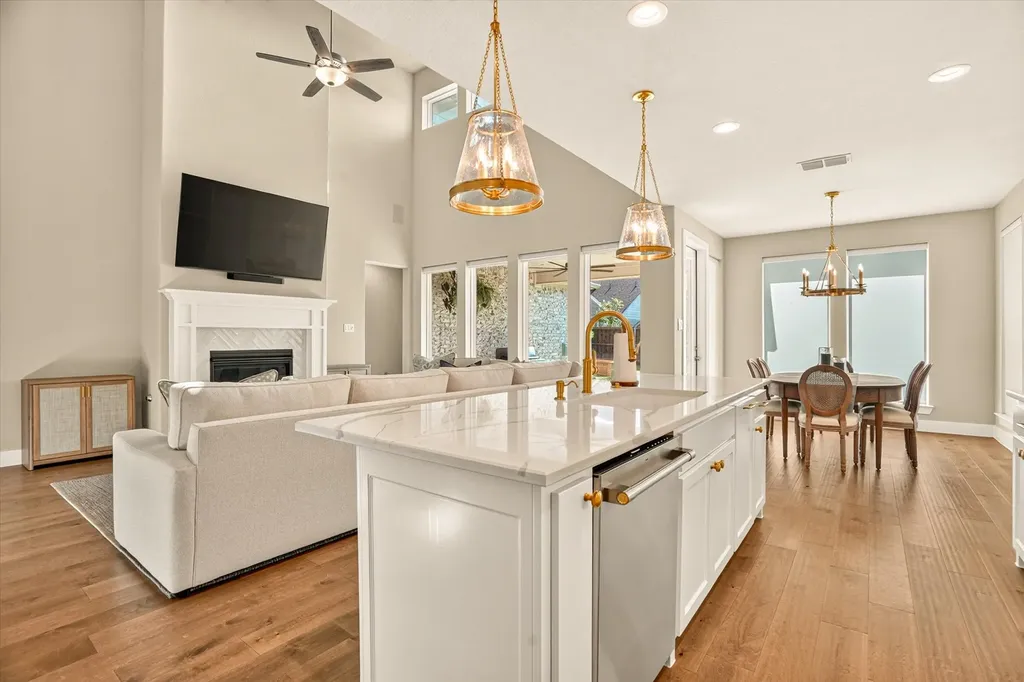 2109 Pleasant Run Fort Worth TX 76008