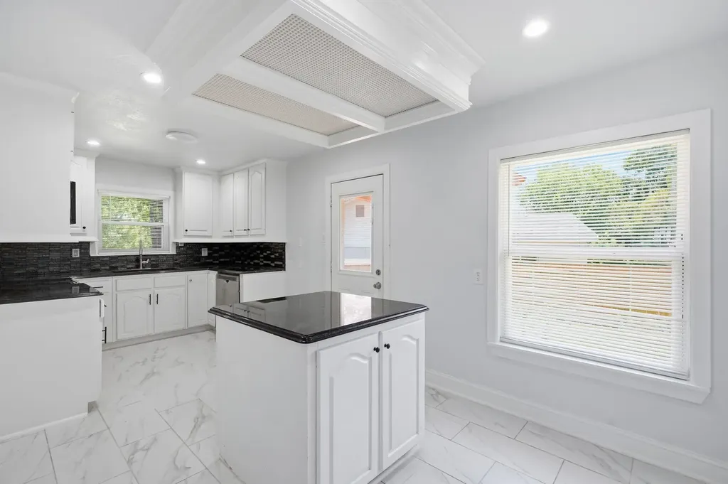 2626 Crest Avenue Dallas TX 75216