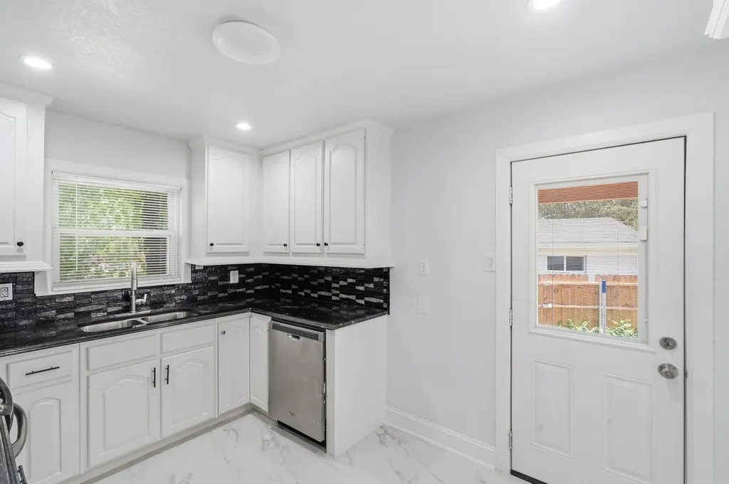2626 Crest Avenue Dallas TX 75216