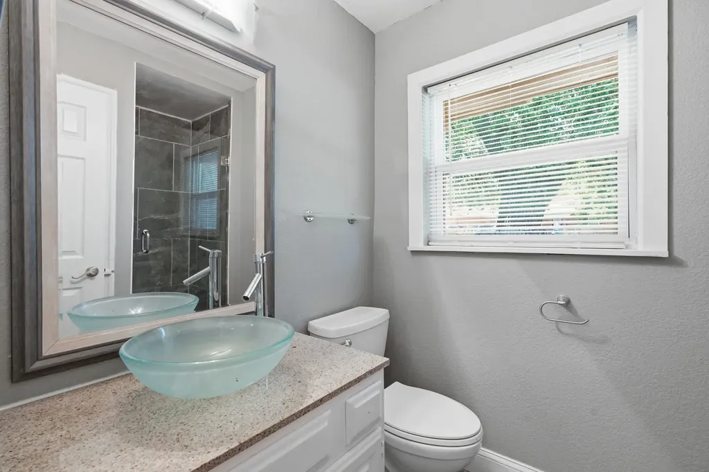 2626 Crest Avenue Dallas TX 75216