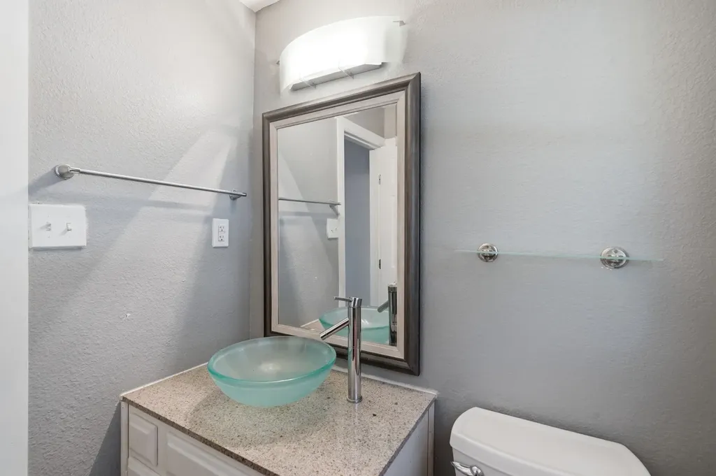 2626 Crest Avenue Dallas TX 75216