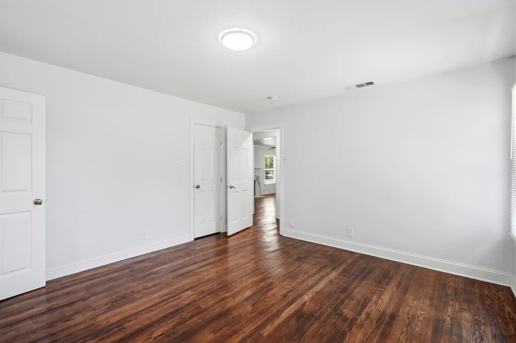 2626 Crest Avenue Dallas TX 75216