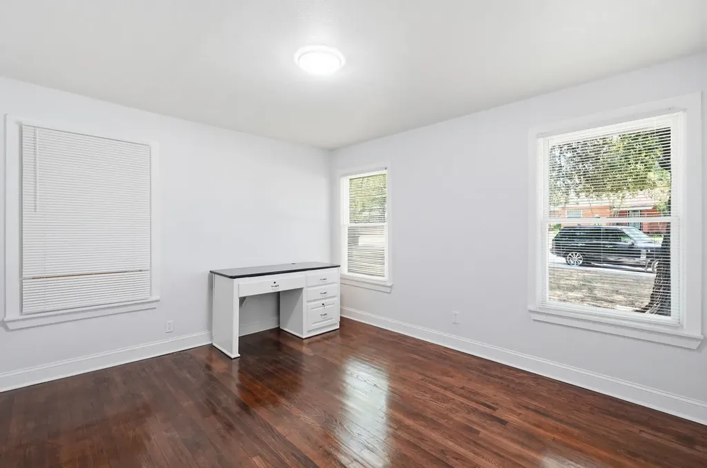 2626 Crest Avenue Dallas TX 75216
