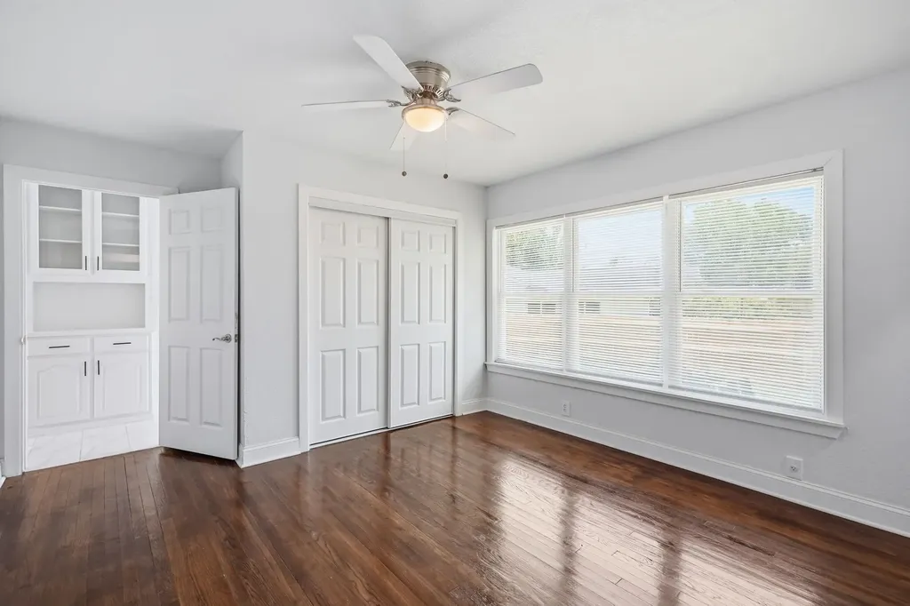 2626 Crest Avenue Dallas TX 75216