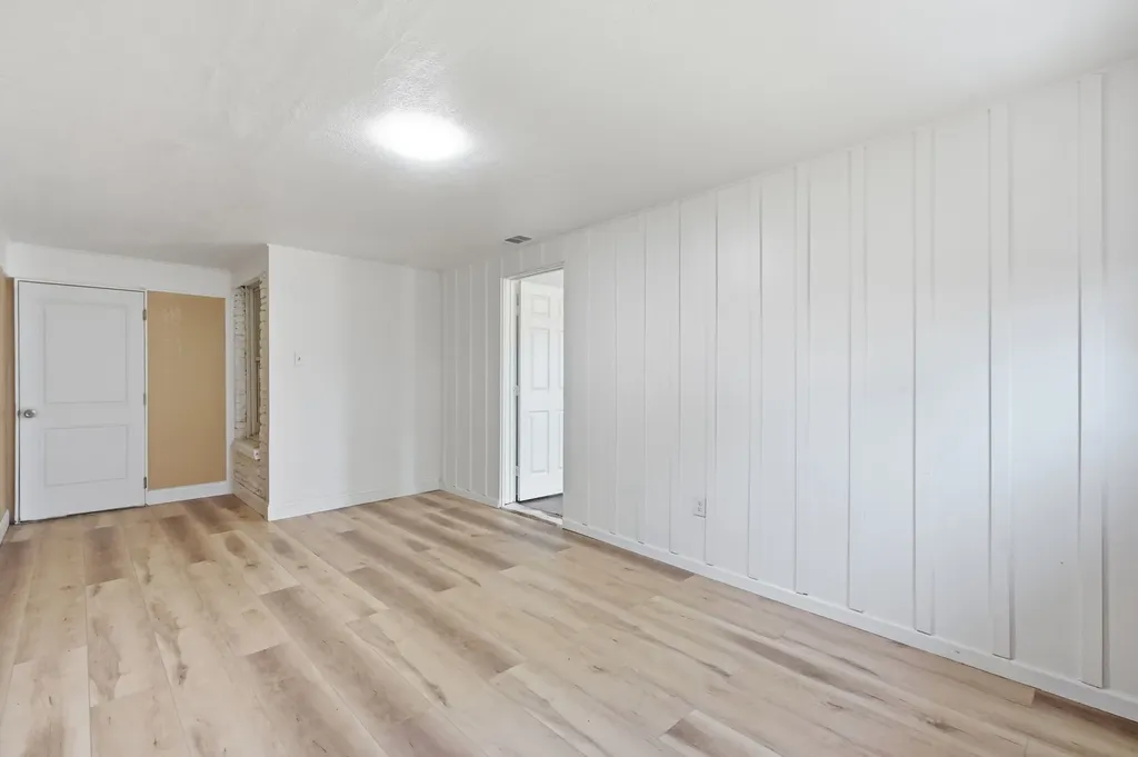 2626 Crest Avenue Dallas TX 75216