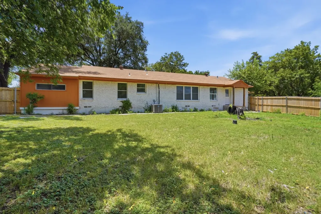 2626 Crest Avenue Dallas TX 75216