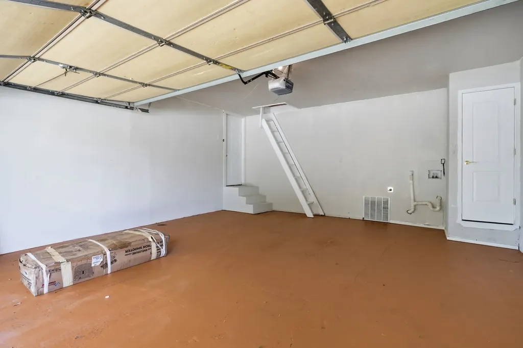 2626 Crest Avenue Dallas TX 75216