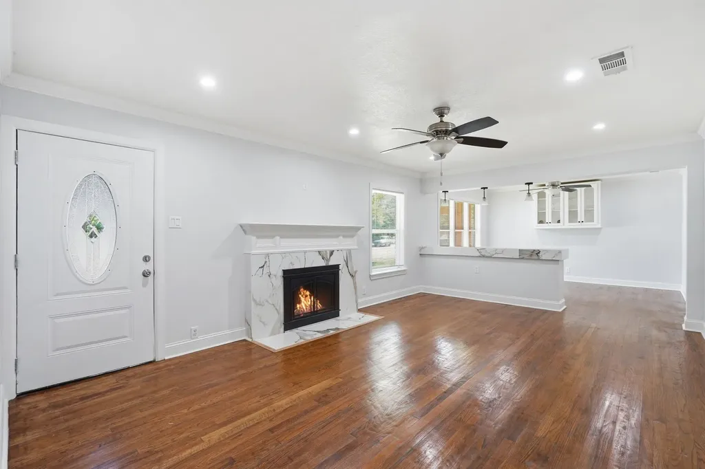 2626 Crest Avenue Dallas TX 75216