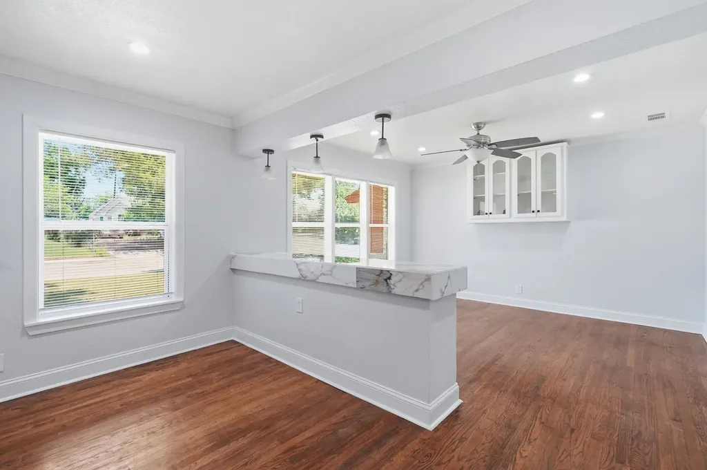 2626 Crest Avenue Dallas TX 75216