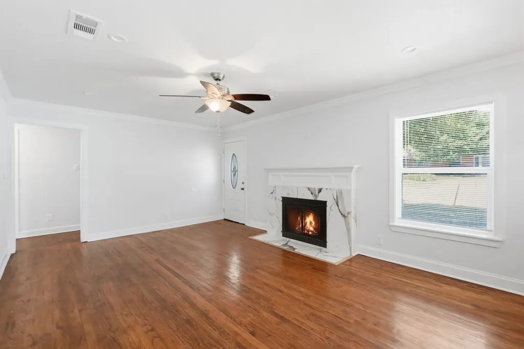 2626 Crest Avenue Dallas TX 75216