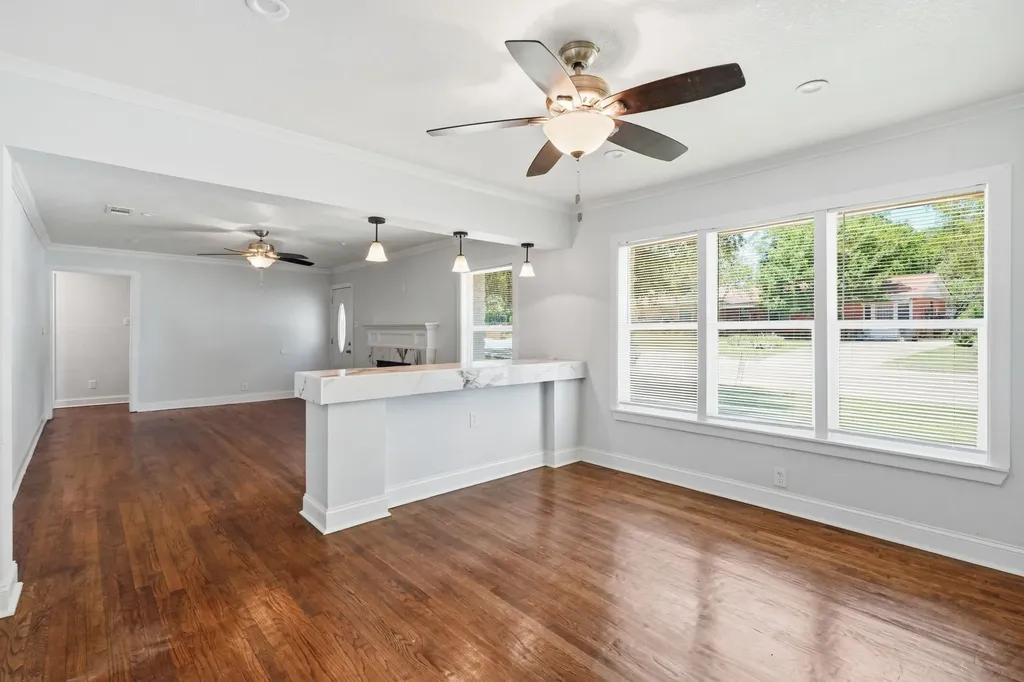 2626 Crest Avenue Dallas TX 75216