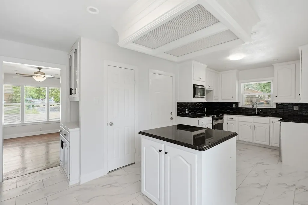 2626 Crest Avenue Dallas TX 75216