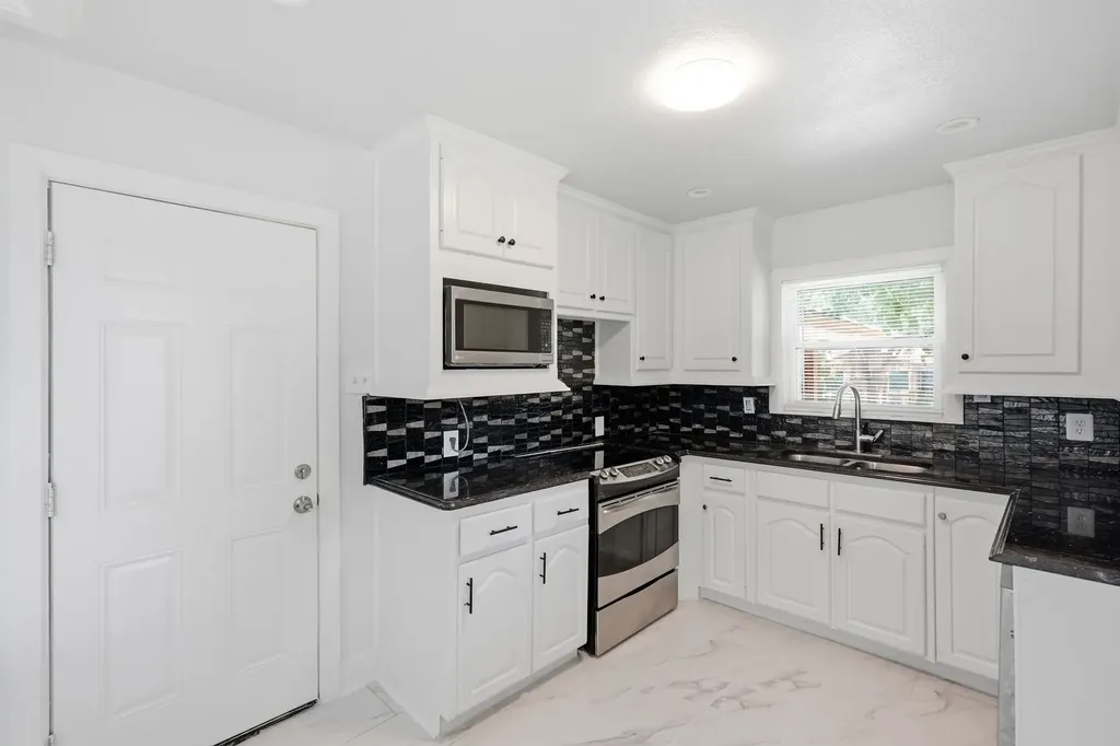 2626 Crest Avenue Dallas TX 75216