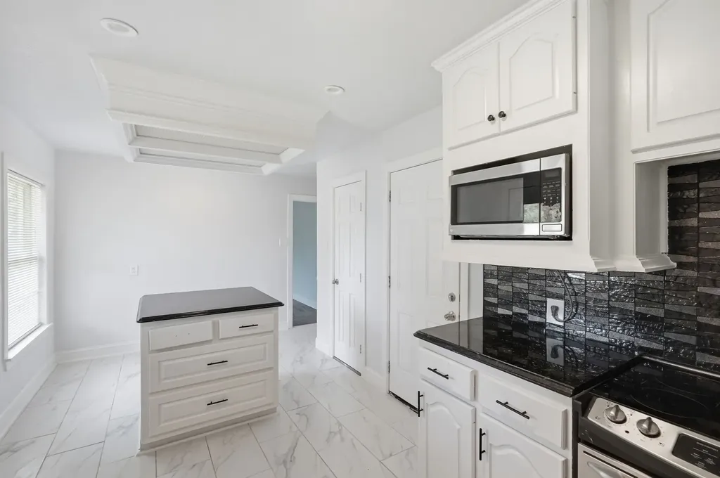 2626 Crest Avenue Dallas TX 75216