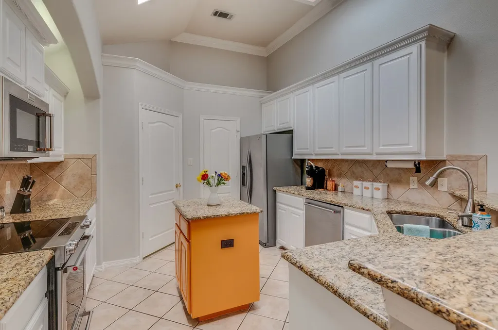 6008 Frost Street North Richland Hills TX 76180