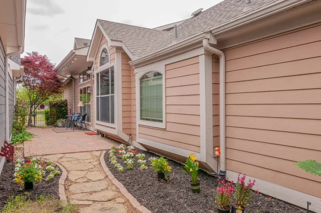 6008 Frost Street North Richland Hills TX 76180