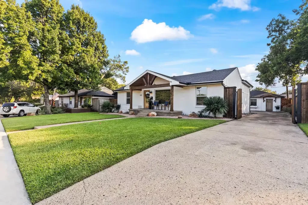 315 Easton Road Dallas TX 75218