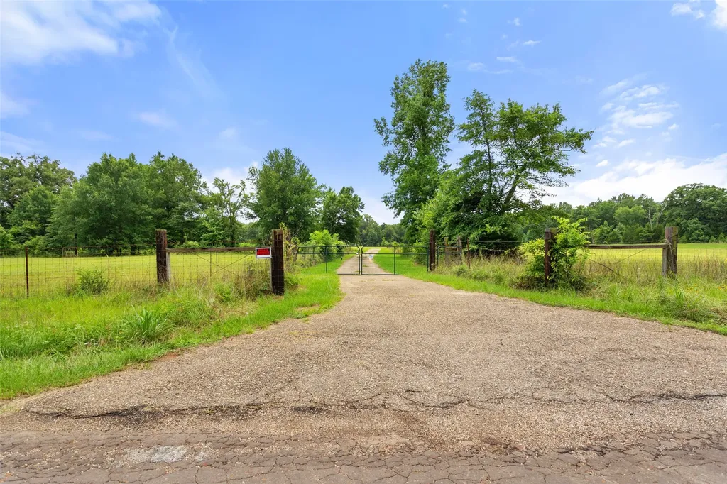 672 County Road 4960 Pittsburg TX 75686