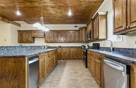 672 County Road 4960 Pittsburg TX 75686