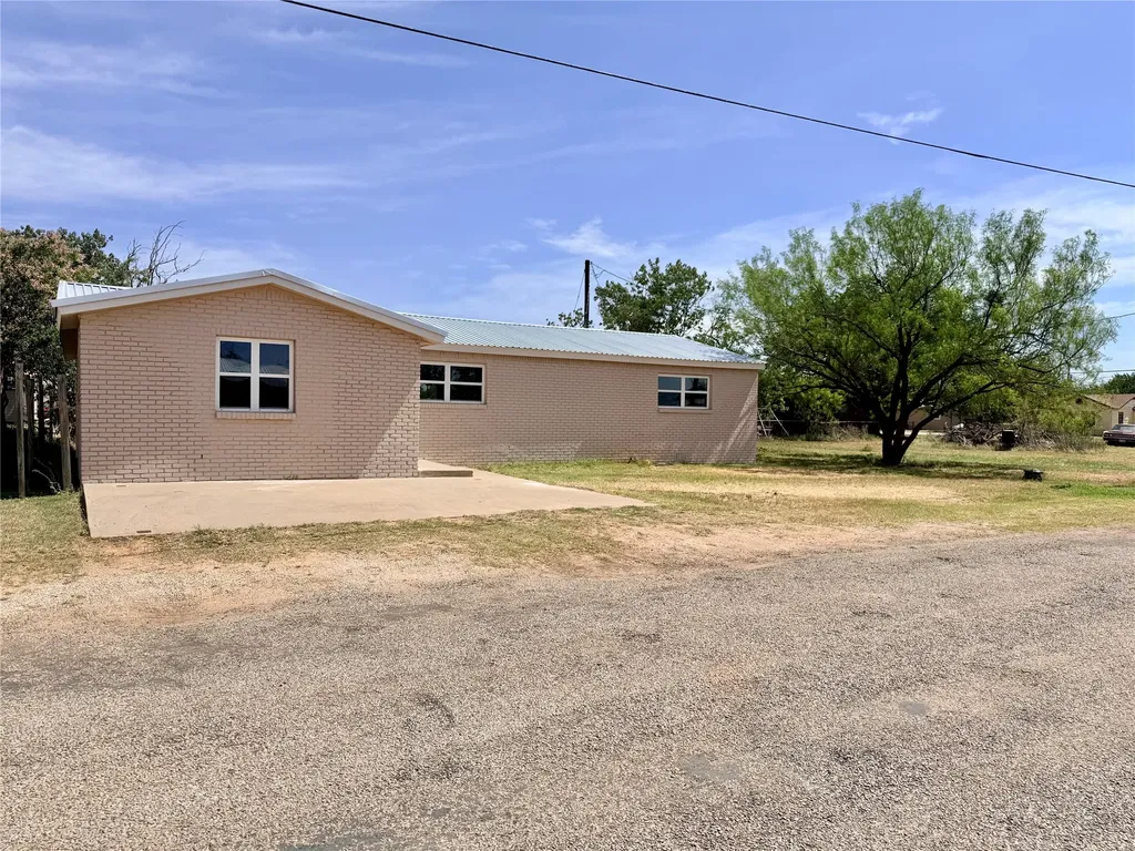 424 W Santa Fe Avenue Aspermont TX 79502
