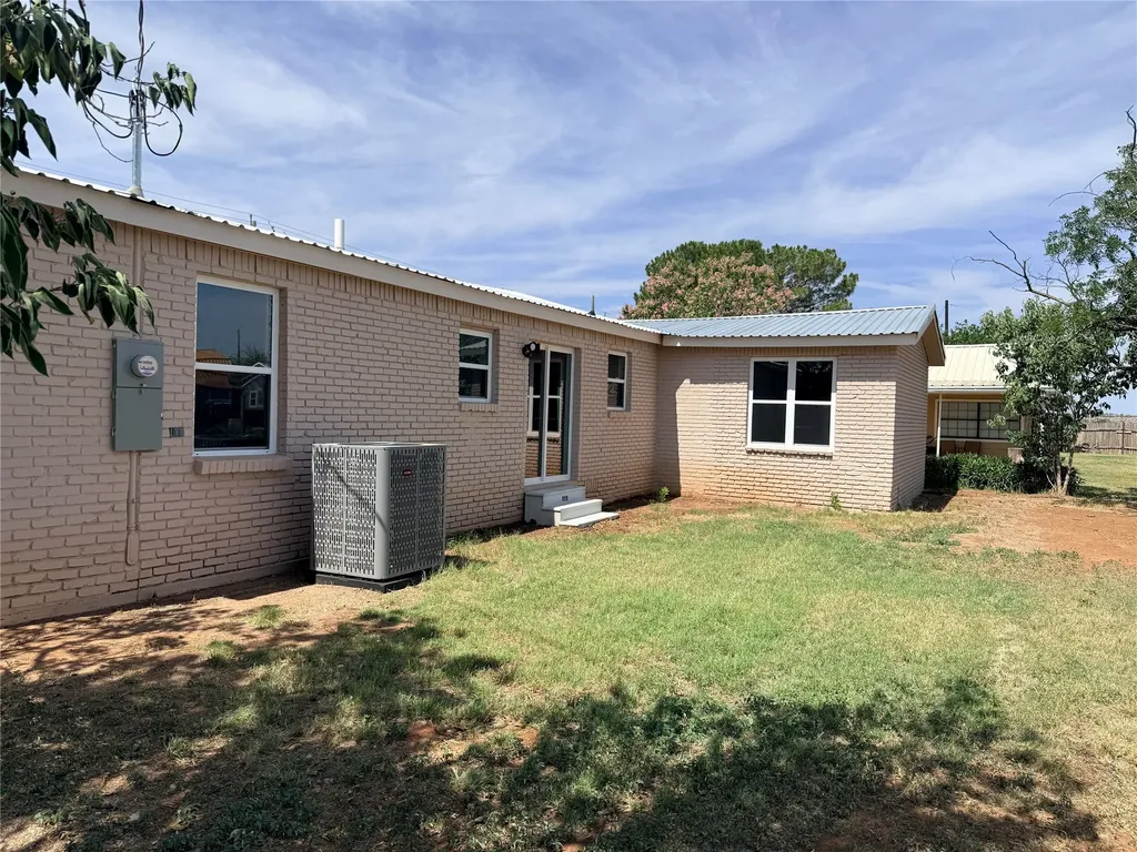 424 W Santa Fe Avenue Aspermont TX 79502