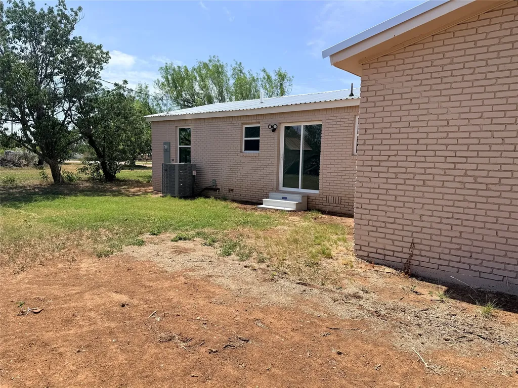 424 W Santa Fe Avenue Aspermont TX 79502
