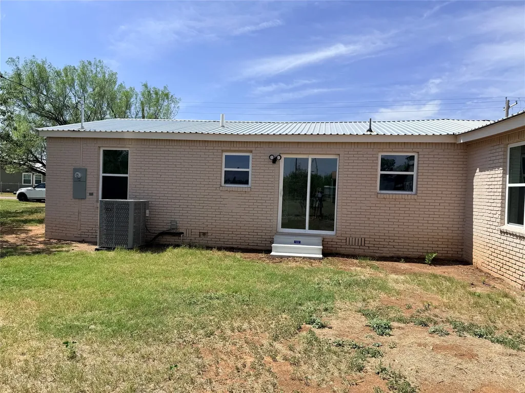 424 W Santa Fe Avenue Aspermont TX 79502