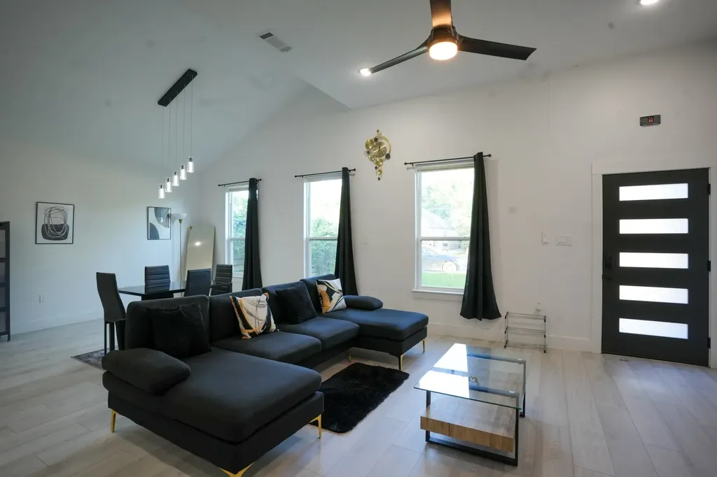 4523 Solar Lane Dallas TX 75216