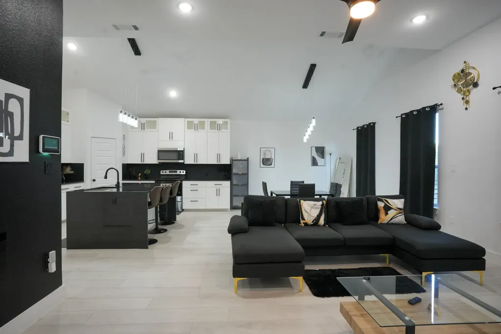 4523 Solar Lane Dallas TX 75216