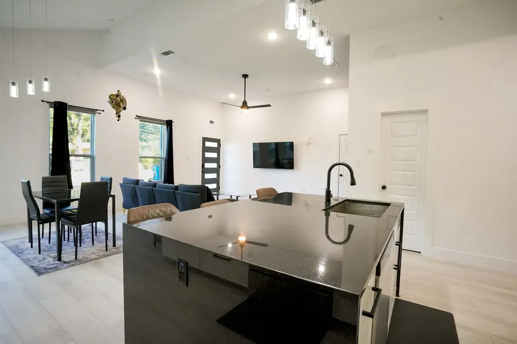 4523 Solar Lane Dallas TX 75216