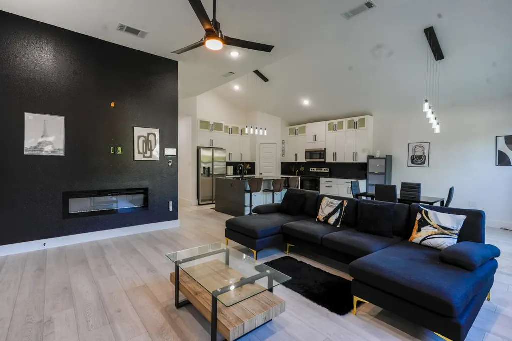 4523 Solar Lane Dallas TX 75216