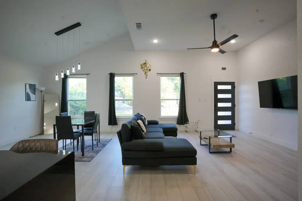 4523 Solar Lane Dallas TX 75216