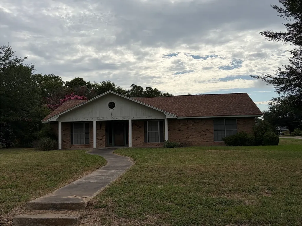 609 S Ross Avenue Mexia TX 76667