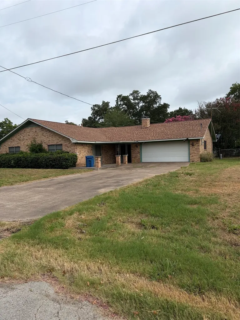609 S Ross Avenue Mexia TX 76667