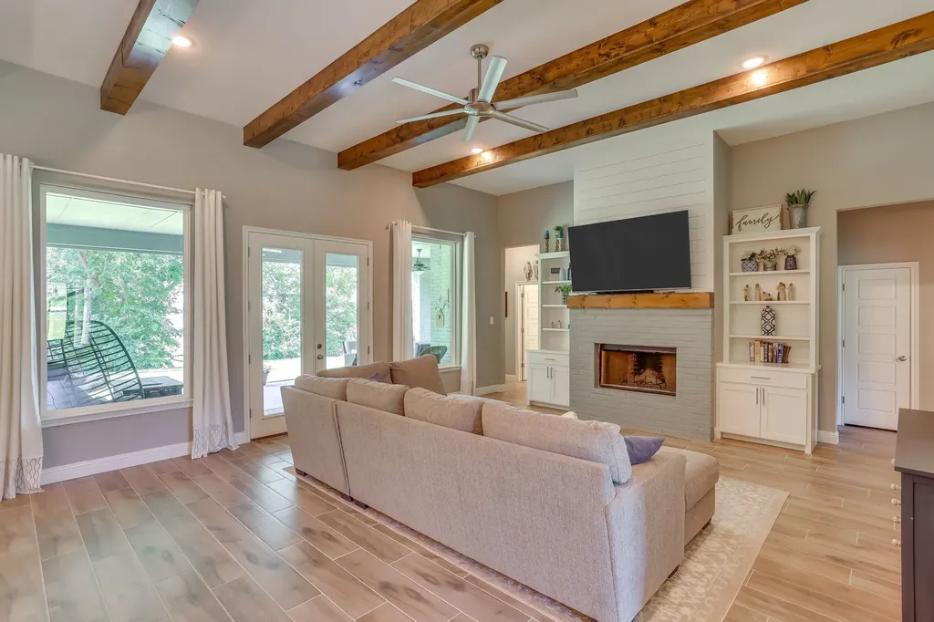 947 Silverleaf Drive Weatherford TX 76085