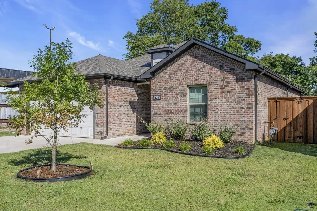 121 W Morton Street Denison TX 75021