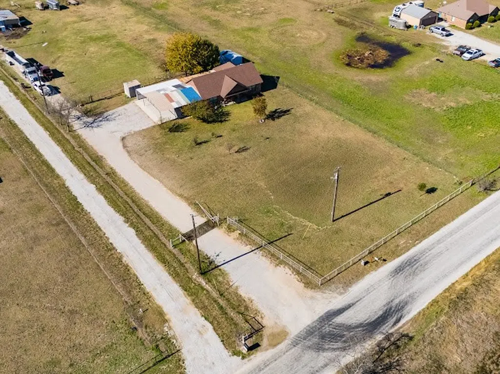 792 County Road 4213 Decatur TX 76234