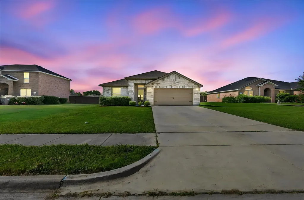 1558 Nottingham Drive Lancaster TX 75134