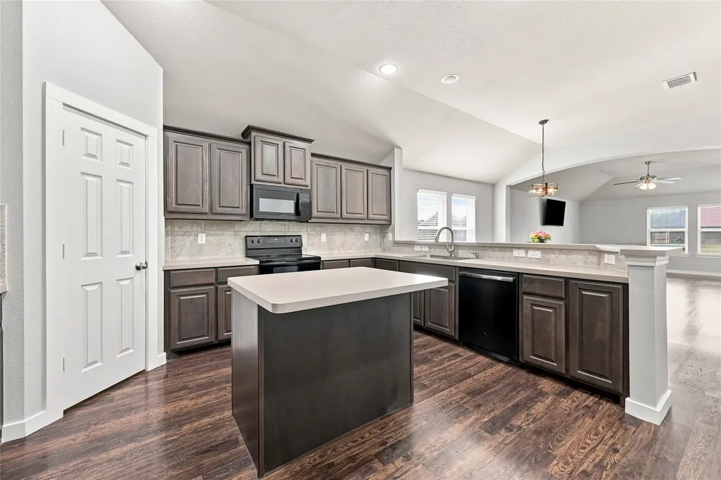 1558 Nottingham Drive Lancaster TX 75134