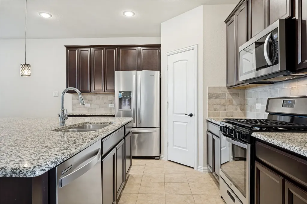 301 Kennewick Drive Garland TX 75044